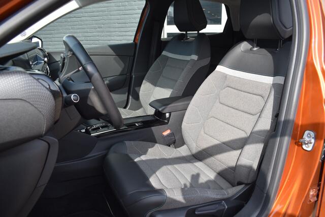 Citroen C4 Puretech EAT8 Business Plus | Trekhaak | Navigatie | Camera achter | Airco | Carplay & Android Auto | Head up Display | Adaptieve Cruisecontrol | Isofix bevestigingspunten | etc...