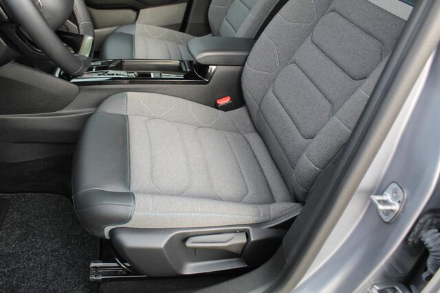 Citroen C4 1.2-130pk Puretech Shine Limited AUTOMAAT ! Gun u het comfort en gemak van een automaat ! Autm. airco, Navigatie, Cruise Control, Climate Control, Lane assist, Stoelverwarming, Camera, Apple CarPlay/Android auto etc.