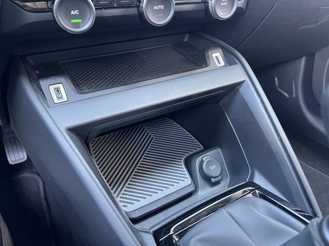 Citroen C4 1.2 Puretech Shine | Camera | Head-up display | Navigatie | APK 18-11-2027 |