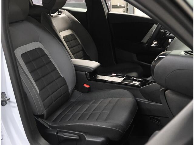 Citroen C4 1.2 Hybrid 136PK Plus | 1ste Eigenaar | Cruise Control | Camera | AppleCarPlay/AndroidAuto | Armsteun | Bluetooth | LED | Isofix | Parkeersensoren | DAB Radio |