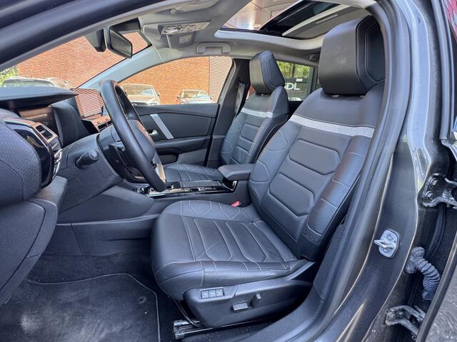 Citroen C4 1.2 Puretech Shine // TREKHAAK // NAVI // CAMERA // PANO SCHUIF-KANTELDAK // MASSAGE STOELEN // ADAPTIVE CRUISE //