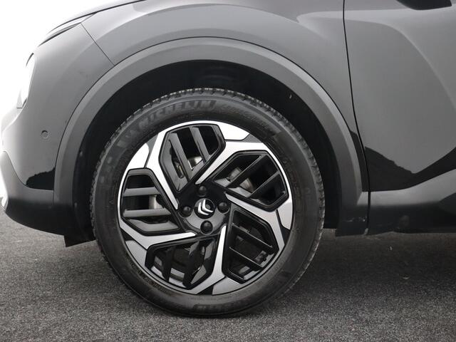 Citroen C4 X 1.2 Puretech Shine afnb Trekhaak, Apple Carplay/Android Auto, Cruise control adaptief, keyless entry/start, Parkeersensor voor/achter, Achteruitrijcamera Een luxe en stijlvolle sedan met een hoog comfortniveau en een ruim interieur. De krachtige en zuin