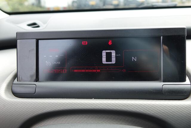 Citroen C4 CACTUS 1.2 PureTech Shine Automaat, navigatie, trekhaak, PDC Nieuwstaat!