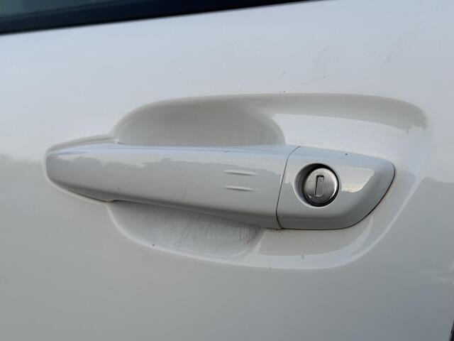 Citroen C4 CACTUS Shine 1.2 PureTech 110PK Navigatie, Achteruitrijcamera, Keyless, Parkeersensoren