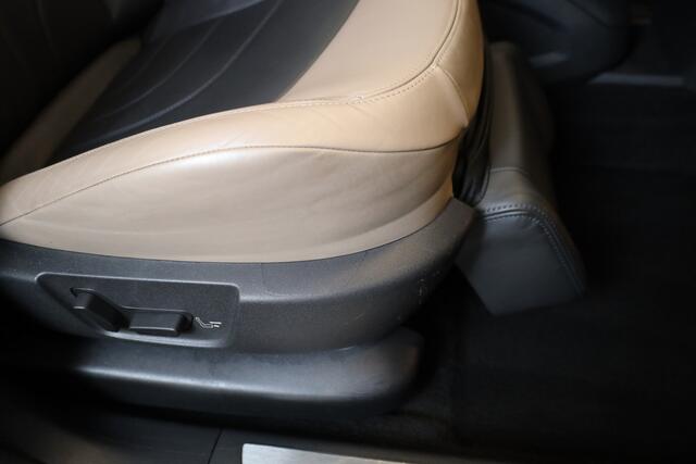 Citroen C4 PICASSO PT 130 Exclusive Nappa Leer | Massage | Metallic | 17"