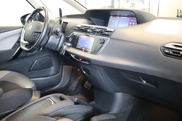 Citroen C4 PICASSO PT 130 Shine Automaat-6 Trekhaak | All season banden | Camera