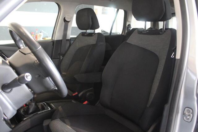 Citroen GRAND C4 PICASSO 1.2 PureTech Business 7P! Camera, Parkeerassistent, trekhaak, Apple carplay Climate,Cruisecontrol, Trekhaak.