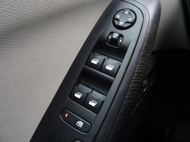 Citroen GRAND C4 PICASSO SpaceTourer 1.2 PureTech Business * 7 PERS. * MASSAGE * CARPLAY !!