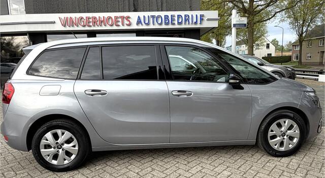 Citroen GRAND C4 PICASSO SpaceTourer 7-Persoons 130 Pk Benzine KGJ-74-X * Navigatie * Keyless Start * DAB Radio * Climate & Cruise Control * L.M. Velgen & Michelin * Achteruitrij Parkeer Camera * Vingerhoets; Vierde Generatie Eersteklas Service. Al meer dan 100 jaar een begrip in