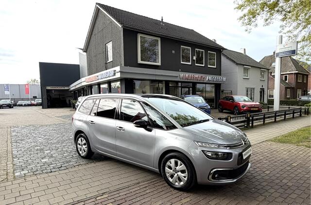Citroen GRAND C4 PICASSO SpaceTourer 7-Persoons 130 Pk Benzine KGJ-74-X * Navigatie * Keyless Start * DAB Radio * Climate & Cruise Control * L.M. Velgen & Michelin * Achteruitrij Parkeer Camera * Vingerhoets; Vierde Generatie Eersteklas Service. Al meer dan 100 jaar een begrip in