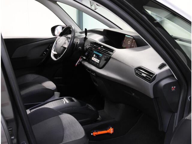Citroen GRAND C4 PICASSO 1.2 130PK Business | AppleCarplay/AndroidAuto | Trekhaak | Camera | 7 persoons | Armsteun | Cruise Control | Climate Control | Navigatie | AUTOMAAT | Isofix | Privacy Glass | Elektrische Achterklep |