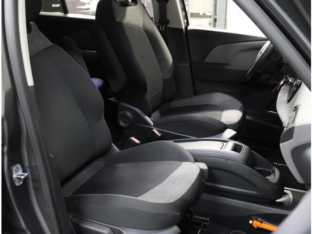 Citroen GRAND C4 PICASSO 1.2 130PK Business | AppleCarplay/AndroidAuto | Trekhaak | Camera | 7 persoons | Armsteun | Cruise Control | Climate Control | Navigatie | AUTOMAAT | Isofix | Privacy Glass | Elektrische Achterklep |