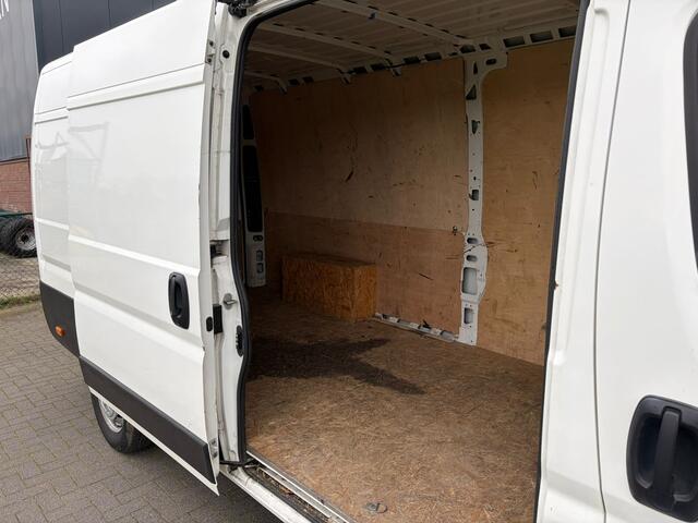 Citroen JUMPER 35 2.2HDi 165PK L3H2 Euro 6 3-Persoons Trekhaak Camera Ecc Pdc Wandbetimmering Houtenvloer Achterdeuren Schuifdeur 3.000KG Trekgewicht