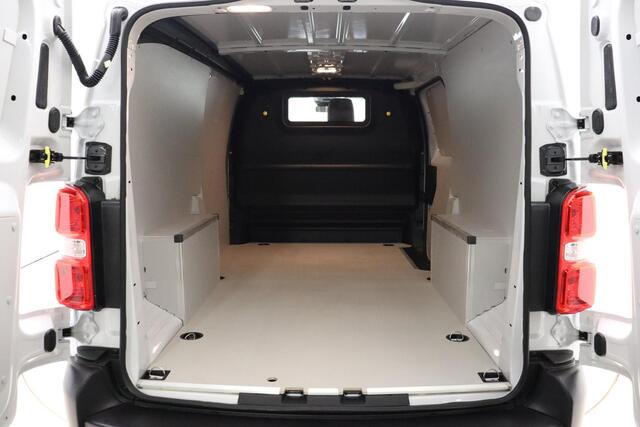 Citroen JUMPY 2.0 BlueHDI 145 S&S L3 | NIEUW | Houten laadruimte afwerking | Trekhaak | Navigatie | Apple Carplay | Parkeersensoren | Luxe tussenwand | 3-zits