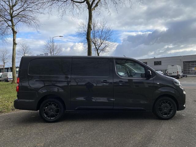 Citroen JUMPY L3 2.0 BlueHDi 180pk EAT8 AUTOMAAT | GEEN BPM | Doorlaadluik | Multifunctionele bank voorpassagiers | NAVI | Multimedia | Apple Carplay | Android Auto | Achteruitrijcamera | Parkeersensoren achter | Digitale cockpit | Elektrisch inklapbare spiegels | Mist