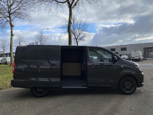 Citroen JUMPY L3 2.0 BlueHDi 180pk EAT8 AUTOMAAT | GEEN BPM | Doorlaadluik | Multifunctionele bank voorpassagiers | NAVI | Multimedia | Apple Carplay | Android Auto | Achteruitrijcamera | Parkeersensoren achter | Digitale cockpit | Elektrisch inklapbare spiegels | Mist