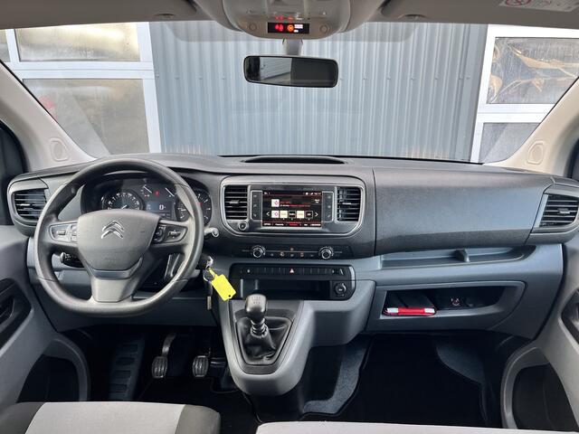 Citroen JUMPY 1.5 BlueHDi 120 XL Marge BTW en BPM vrij!! Airco Cruise controle Trekhaak 2500kg Navigatiesysteem Personenvervoer 9-Persoons Parkeerhulp achter Apple carplay 1e eigenaar Euro 6 Bpm en Btw vrij voor particulier