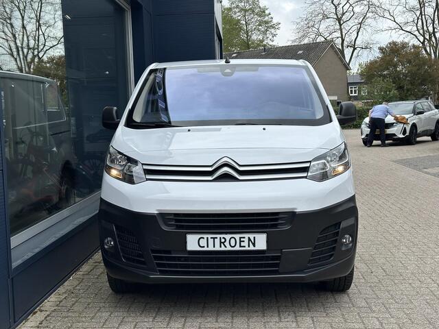 Citroen JUMPY 2.0 BlueHDI 145 PK L2 Club | Automaat | Zakelijk BPM Vrij | 3-Zits | Slechts 10.370 KM | Navigatie | Airco | Volledige Betimmering Laadruimte | Adaptieve Cruise Control | Dode Hoek Detectie | Apple Carplay & Android Auto | DAB+ Radio | Mistlampen | Parkee
