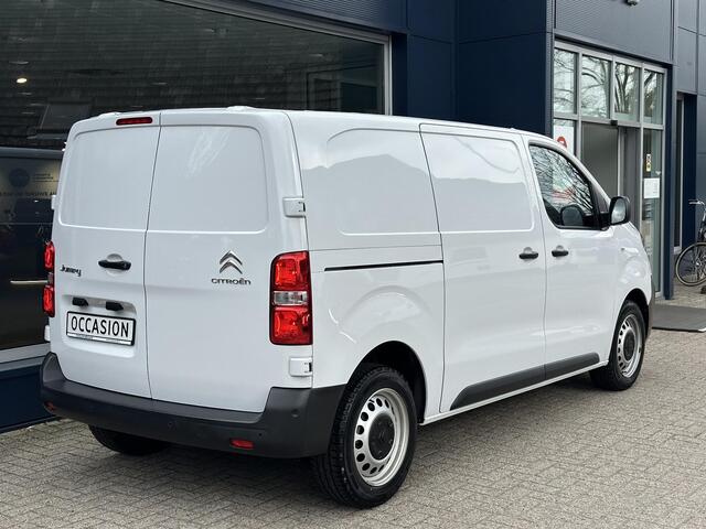 Citroen JUMPY 2.0 BlueHDI 145 PK L2 Club | Automaat | Zakelijk BPM Vrij | 3-Zits | Slechts 10.370 KM | Navigatie | Airco | Volledige Betimmering Laadruimte | Adaptieve Cruise Control | Dode Hoek Detectie | Apple Carplay & Android Auto | DAB+ Radio | Mistlampen | Parkee
