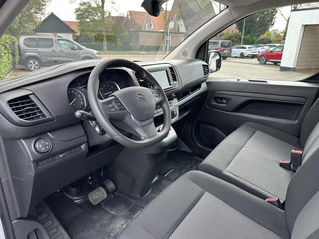 Citroen JUMPY 2.0 BlueHDI 145 PK L2 Club | Automaat | Zakelijk BPM Vrij | 3-Zits | Slechts 10.370 KM | Navigatie | Airco | Volledige Betimmering Laadruimte | Adaptieve Cruise Control | Dode Hoek Detectie | Apple Carplay & Android Auto | DAB+ Radio | Mistlampen | Parkee