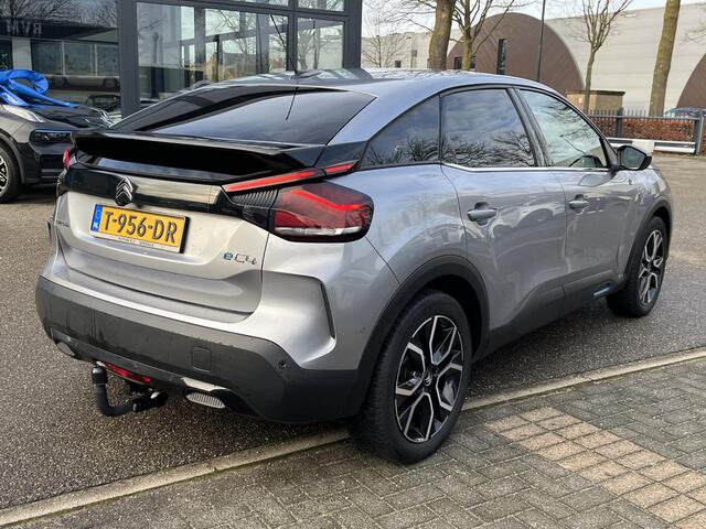 Citroen ë-C4 Shine 50 kWh SOH 98% 3-FASE LADER | VAN: ¤19.900 VOOR: ¤17.877- UW EINDEJAARSVOORDEEL: ¤2.023| stuur + stoel verwarming | trekhaak | head-up display | Camera | keyles start & go | dodehoek | Rijklaar geleverd met 12 maanden BOVAG-garantie