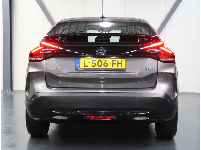 Citroen ë-C4 Feel Edition 50 kWh 136PK | AppleCarPlay/AndroidAuto | Navigatie | Camera | Head Up Display | Led Koplampen | Licht Metalen Velgen 18"| Stof/Kunstlederen Bekleding | Isofix |