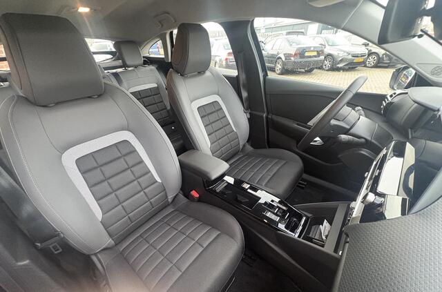 Citroen ë-C4 Business 156pk Extended range 54 kWh | Navigatie | Comfortstoelen | Comfort vering | Camera | Climate Control | Stoelverwarming | Voorruitverwarming | Keyless Entry & Start | Apple Carplay - Android Auto
