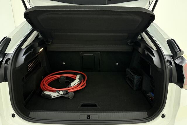 Citroen ë-C4 Shine 50 kWh | Panoramisch schuif/kanteldak | Navigatie | Lederen bekleding | Stoelverwarming | Camera | Keyless | Climate control | Verwarmd voorruit