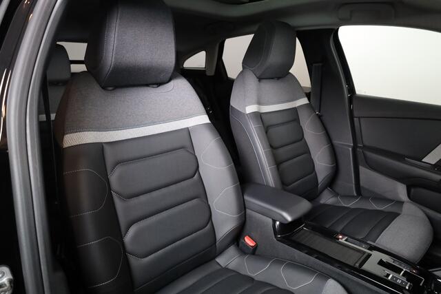 Citroen ë-C4 Shine 50 kWh Panoramadak | All-season | Apple Carplay | Leer | Android auto