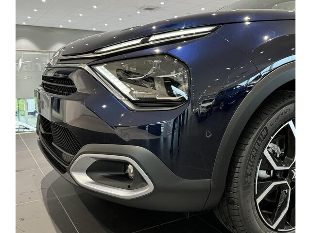 Citroen ë-C4 X ë-Series 54 kWh | 180 graden camera | Parkeersensoren | Navigatie | Apple/Android Carplay | Massage stoelen |