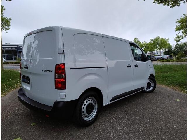 Citroen ë-Jumpy L2 75 kWh 136pk AUTOMAAT | 354 KM WLTP | Airco | Cruise control | Bluetooth radio | Audiobediening stuurwiel | Multimedia | NAVI | Android Auto | Achteruitrijcamera | Parkeersensoren voor en achter | Dode hoek detectie | Bestuurdersstoel comfort | Bank v
