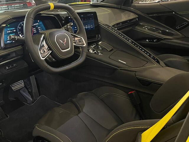 Corvette C8 C8 3LT Stingray Convertible R-Pack
