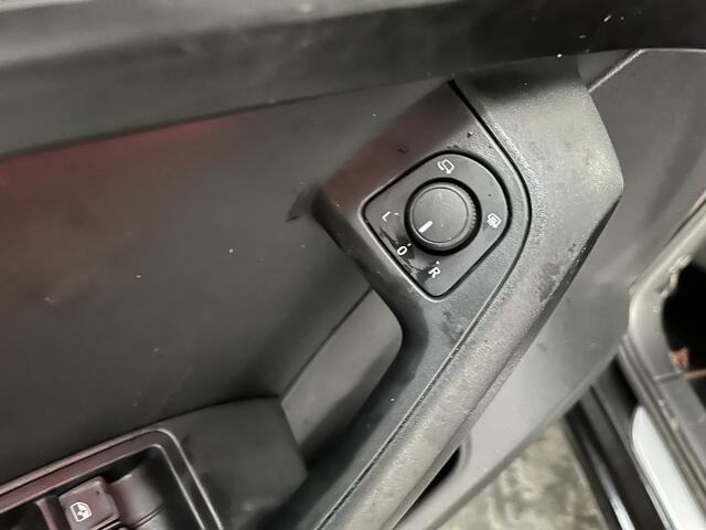 Cupra Ateca 1.5 TSI Performance / AUTOMAAT/ 12.000 KM/ TREKHAAK/ PANO/ CAMERA/ PARK. SENSOREN/ CRUISE/ ELEK. ACHTERKLEP/ VIRTUAL COCKPIT/ STOEL-STUURVERWARM./ PARK ASSIST/ FULL LINK/ NAVI/ CLIMA/ DAB/ 19" LMV