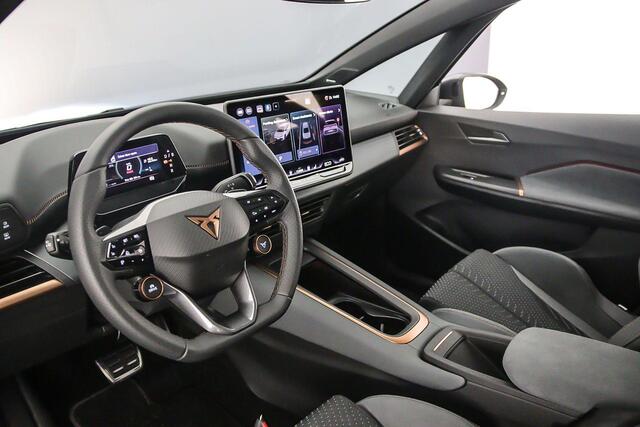 Cupra Born VZ 326pk Automaat Panoramadak, Adaptive cruise control, Navigatie, Head up display, 360 camera, Achteruitrijcamera, Stoelverwarming, LED verlichting