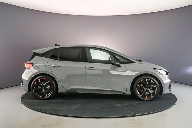 Cupra Born Adrenaline One 204pk Automaat Adaptive cruise control, Navigatie, Achteruitrijcamera, Stuurwiel verwarmd, LED verlichting, Stoelverwarming, App connect, Parkeersensoren