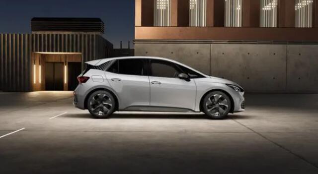 Cupra Born Business 63 kWh / Achteruitrijcamera / Navigatie / Parkeersensoren