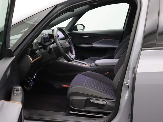 Cupra Born Business 204pk Automaat Adaptive cruise control, Navigatie, Achteruitrijcamera, LED verlichting, Parkeersensoren, App connect, Airco, DAB, Radio, Stuurwiel verwarmd