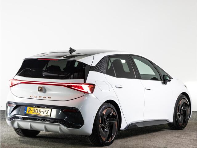Cupra Born Adrenaline 62 kWh 231pk E-Boost | Achteruitrijcamera | Adaptieve Cruise Control | Stuurverwarming | Apple Carplay / Android Auto