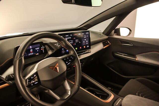 Cupra Born Business 204pk Automaat Adaptive cruise control, Navigatie, Achteruitrijcamera, LED verlichting, Stuurwiel verwarmd, Parkeersensoren, Airco, DAB, Radio, App connect