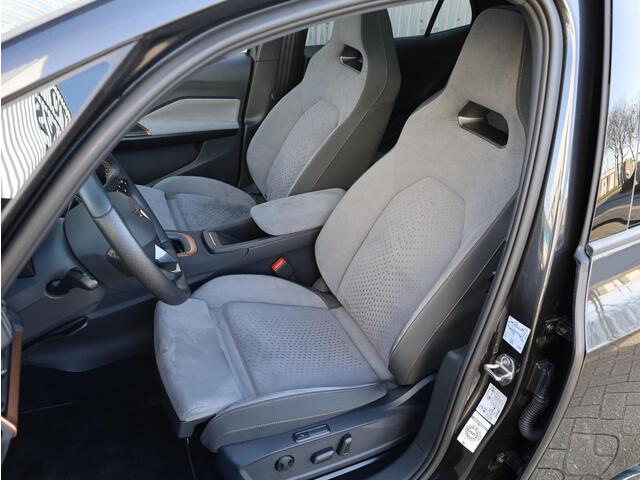 Cupra Born 150KW Panodak | Warmtepomp | 360°Camera | Memory | Stoel&Stuurverwarming | 18"Inch |
