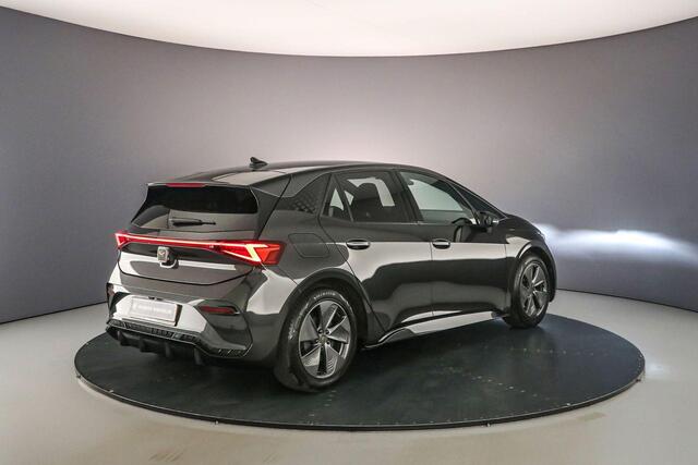 Cupra Born Business 204pk Automaat Adaptive cruise control, Navigatie, Achteruitrijcamera, Stuurwiel verwarmd, Parkeersensoren, App connect, LED koplampen