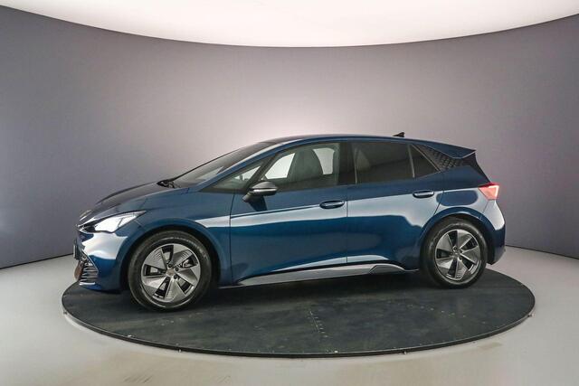 Cupra Born Impulse 204pk Automaat Parkeersensoren, App connect, Stuurwiel verwarmd, LED koplampen, Airco, DAB, Radio, Bluetooth