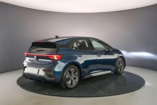 Cupra Born Impulse 204pk Automaat Parkeersensoren, App connect, Stuurwiel verwarmd, LED koplampen, Airco, DAB, Radio, Bluetooth