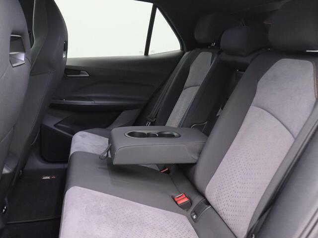Cupra Born Performance 62 kWh 231PK Achteruitrijcamera, BeatsAudio, stuur/stoelverwarming, side assist, DCC, keyless, alarm, 20'' lichtmetaal