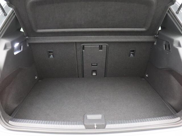 Cupra Born Performance 62 kWh 231PK Achteruitrijcamera, BeatsAudio, stuur/stoelverwarming, side assist, DCC, keyless, alarm, 20'' lichtmetaal