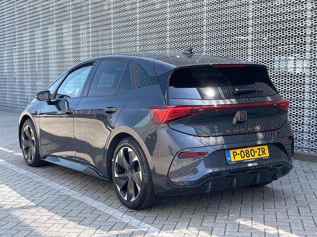 Cupra Born Adrenaline 62 kWh / Navigatie / Parkeersensoren V+A / Camera / App connect / Stoel verwarming / P4