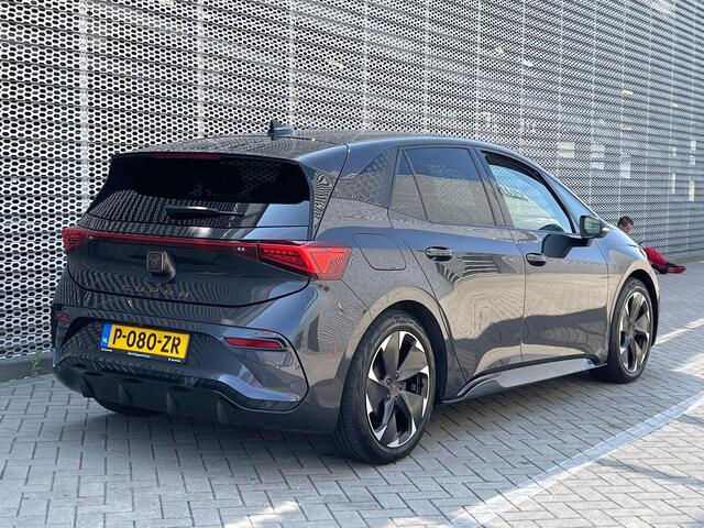 Cupra Born Adrenaline 62 kWh / Navigatie / Parkeersensoren V+A / Camera / App connect / Stoel verwarming / P4