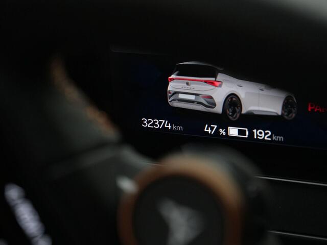Cupra Born Performance 82 kWh 231 pk | Achteruitrijcamera | Navigatie | Adaptive Cruise | Stuurwiel verwarmd