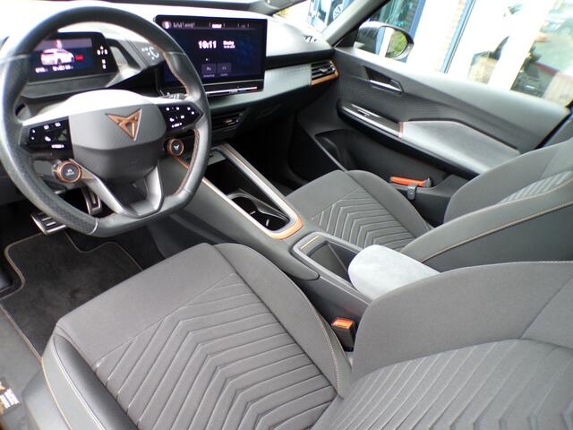 Cupra Born Adrenaline 62 kWh, LED / Camera + Sensoren / Carplay + Android Auto / Stoelverwarming / 19' LMV