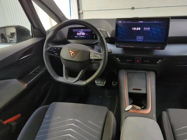 Cupra Born Business 62 kWh Auto. Navigatie Apple Carplay/ Android Auto Camera Parkeersensoren Adaptive Cruise Control Stoel- en stuurverwarming Full Led Climate Control Lichtmetalen velgen